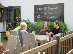 Dining al fresco at The Kings Arms, Sandford-on-Thames